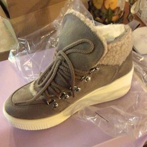 NWT Madden Hiker Platform Sneaker US 6